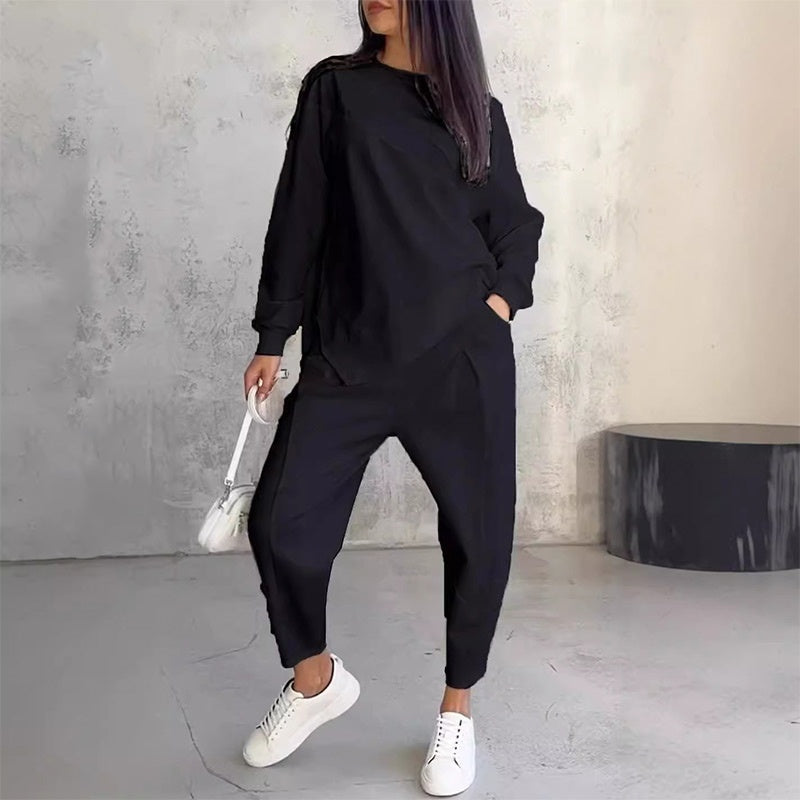 Completo donna con felpa asimmetrica e pantaloni comodi