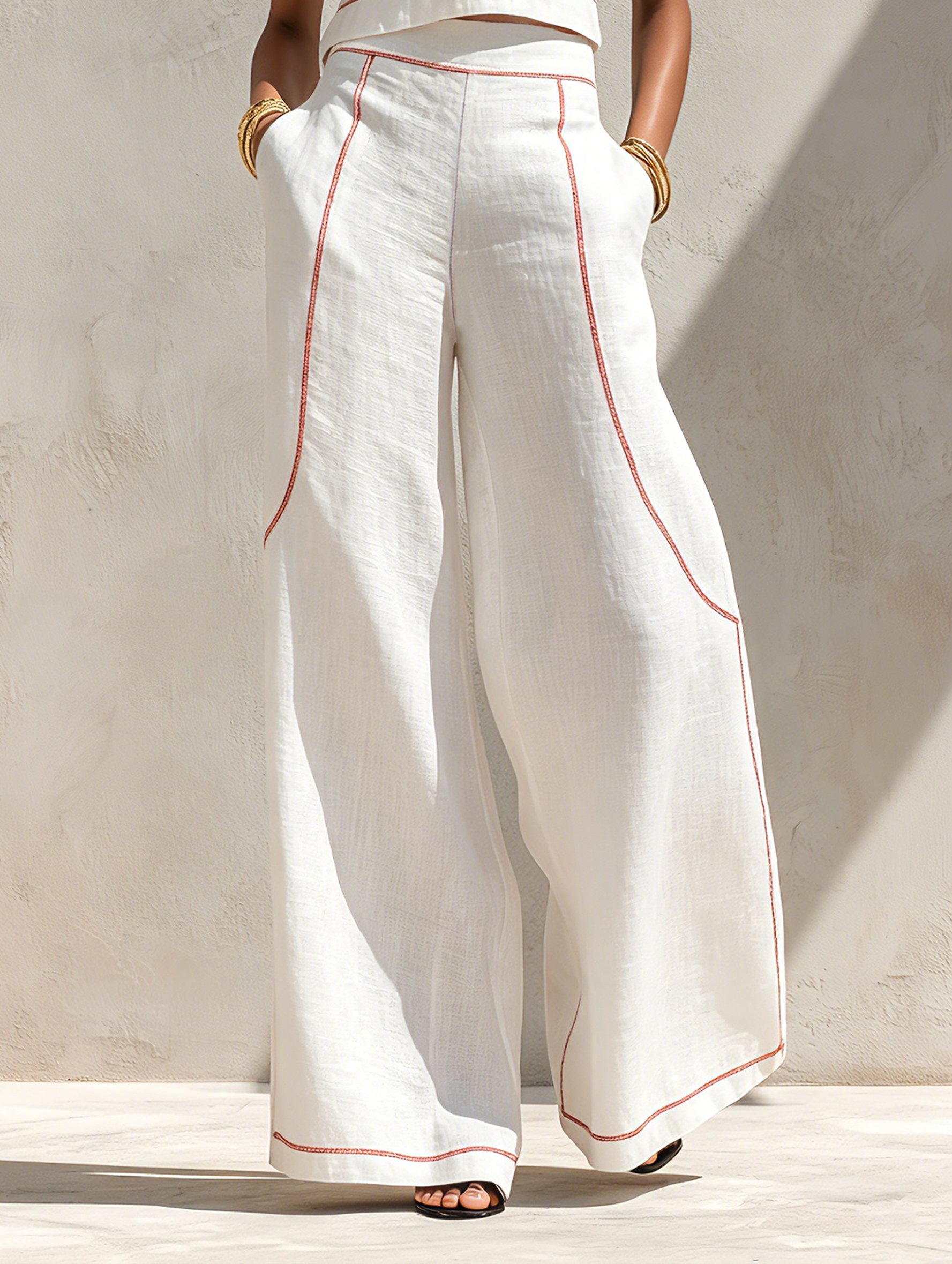 Completo donna minimal con cuciture a contrasto