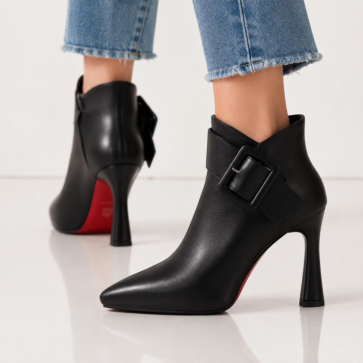 Stivaletti donna con fibbia oversize e tacco alto sagomato