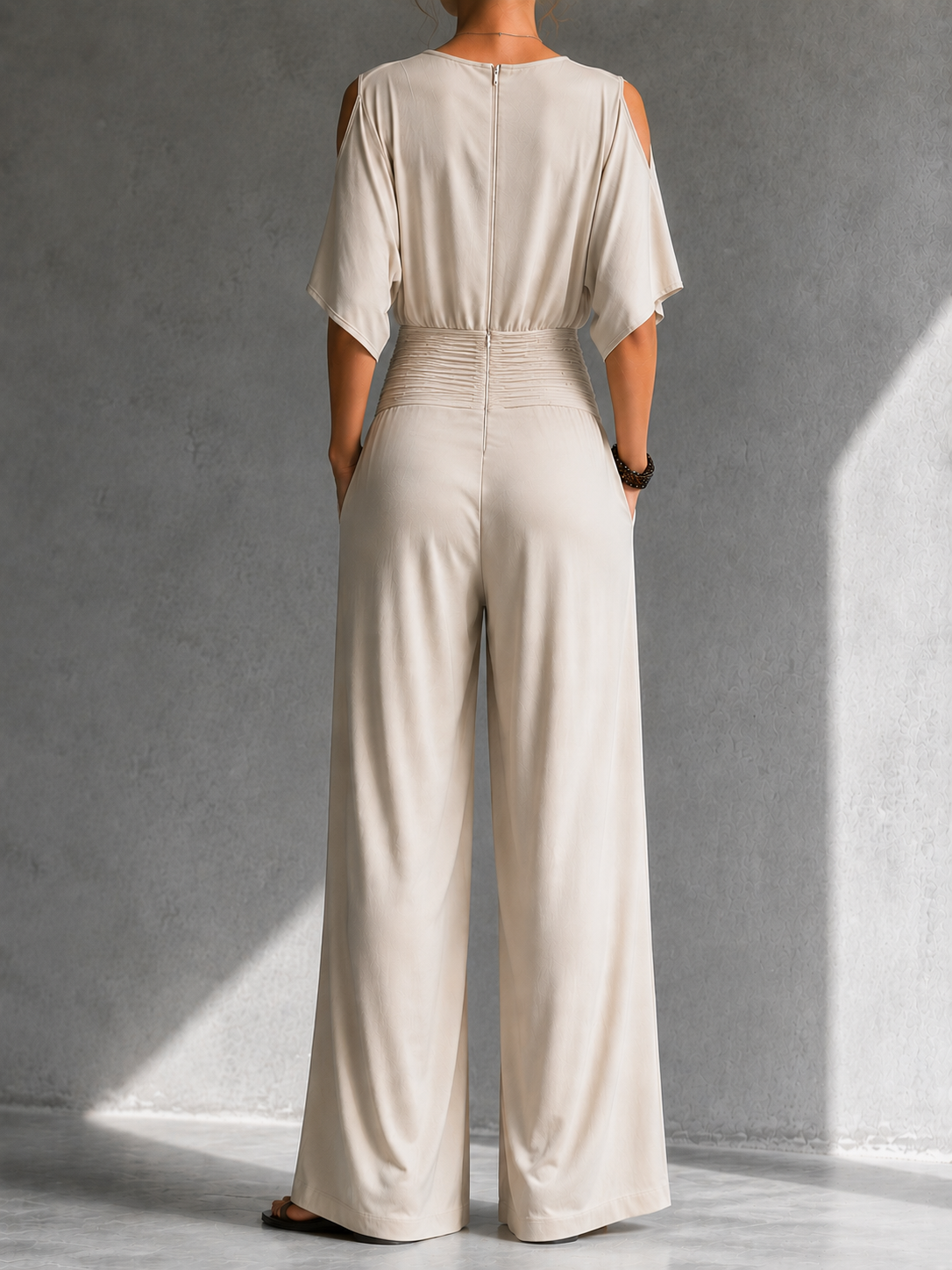 Tuta donna elegante con scollo a V incrociato