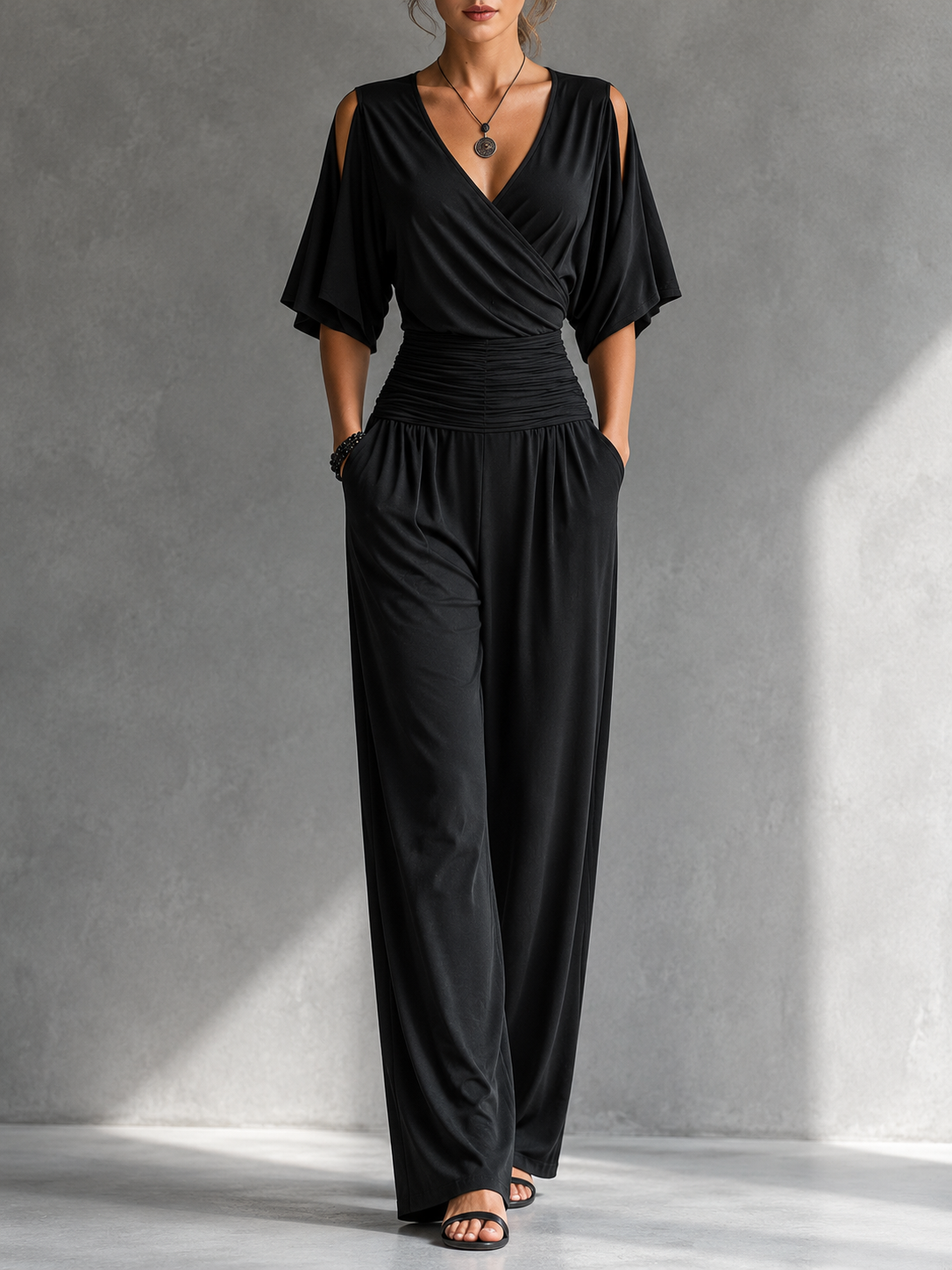 Tuta donna elegante con scollo a V incrociato