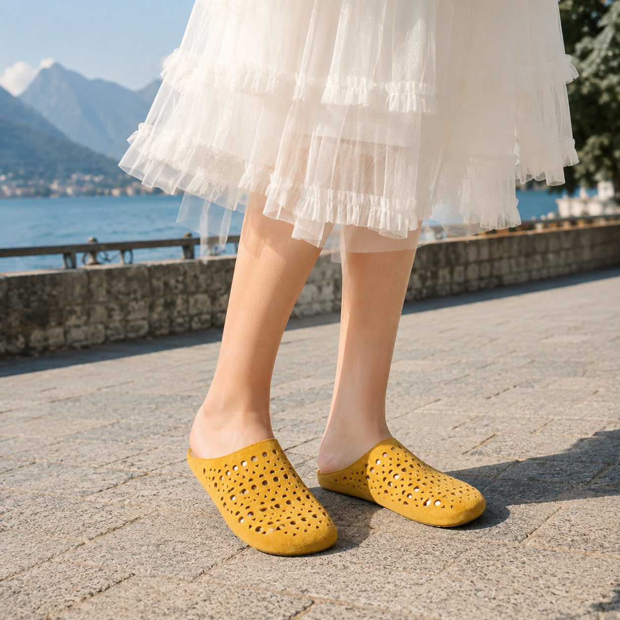 Ciabatte donna traforate in suede artificiale slip-on