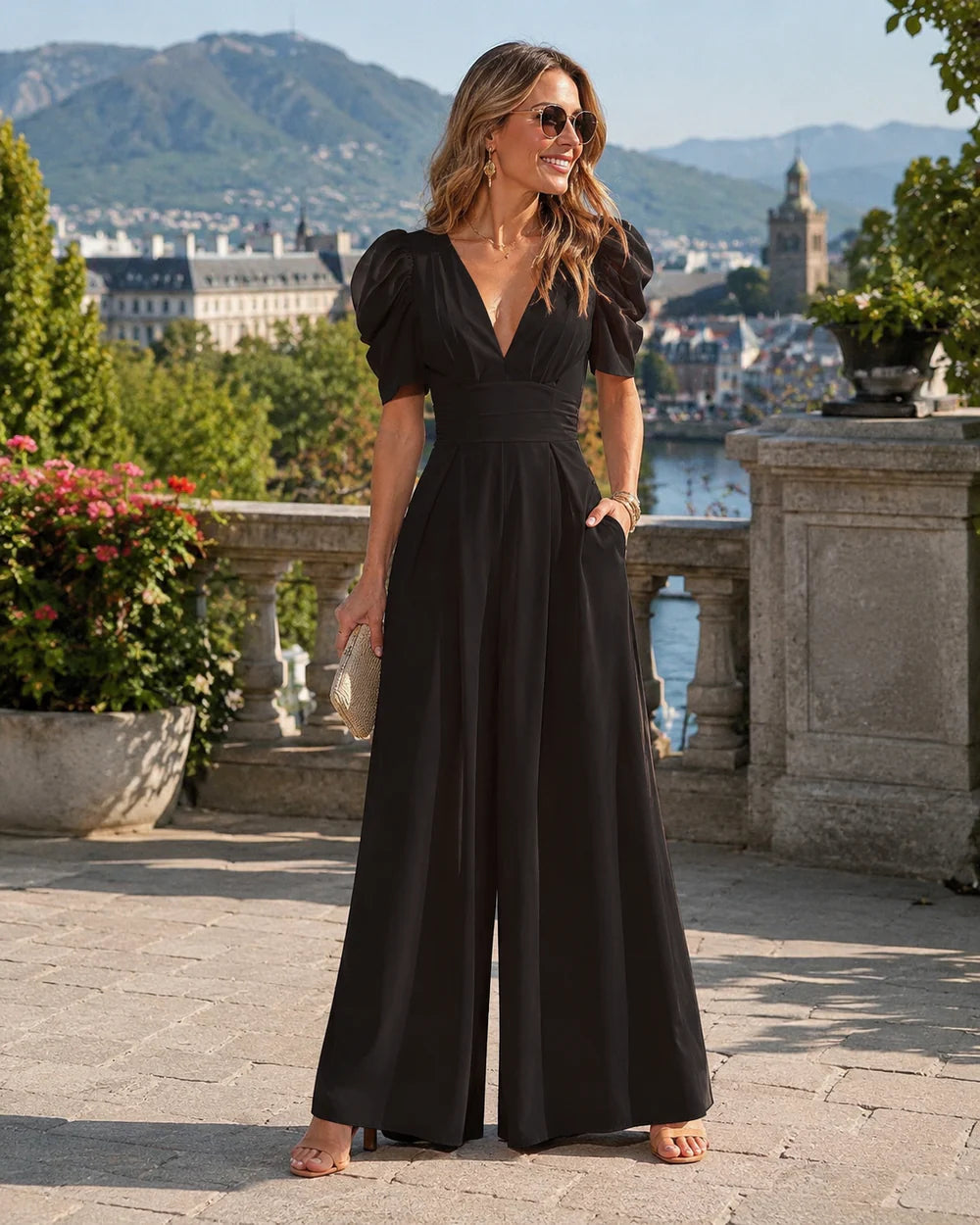 Tuta elegante da donna con scollo a V e palazzo