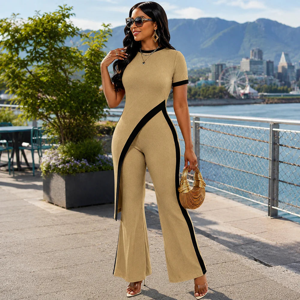 Completo da donna elegante con pantaloni a zampa