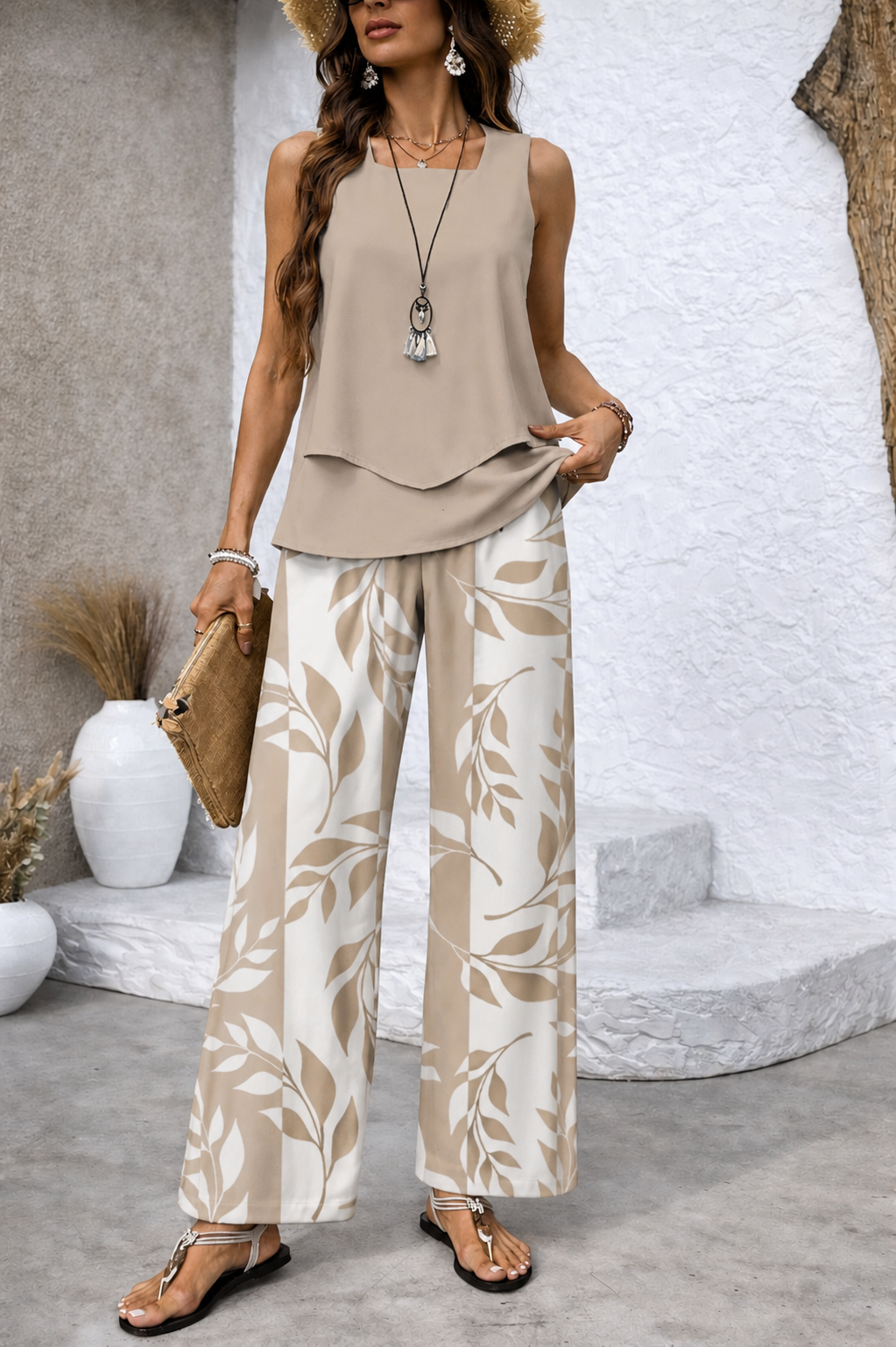 Completo donna beige con top fluido e pantaloni stampati