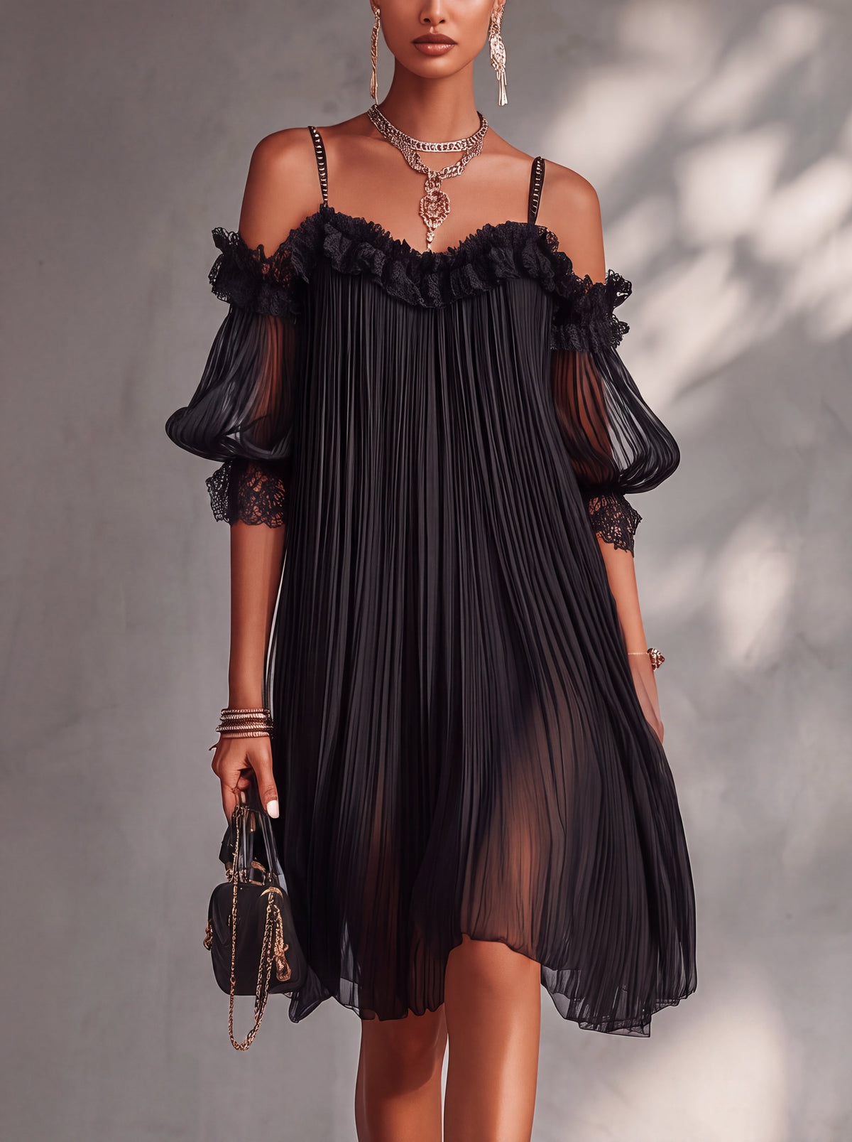 Mini abito nero donna in chiffon con spalle scoperte e pizzo