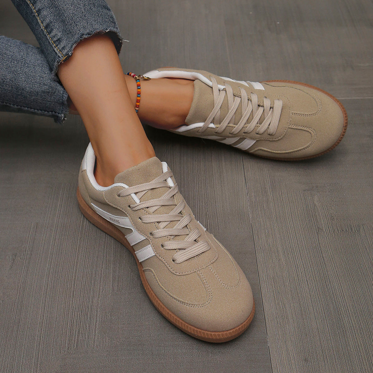 Sneakers donna con lacci e stampa leopardata dal design casual
