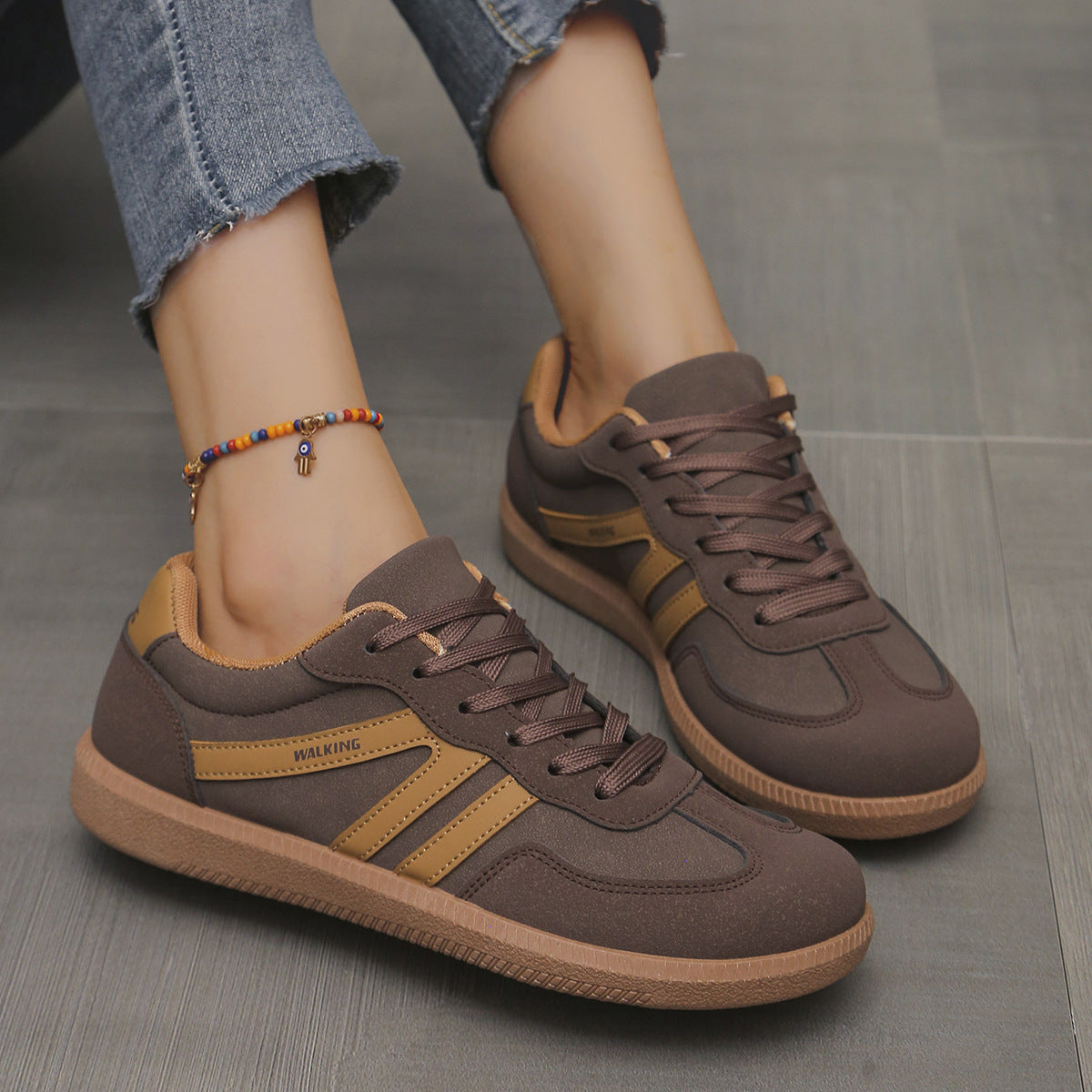Sneakers donna con lacci e stampa leopardata dal design casual