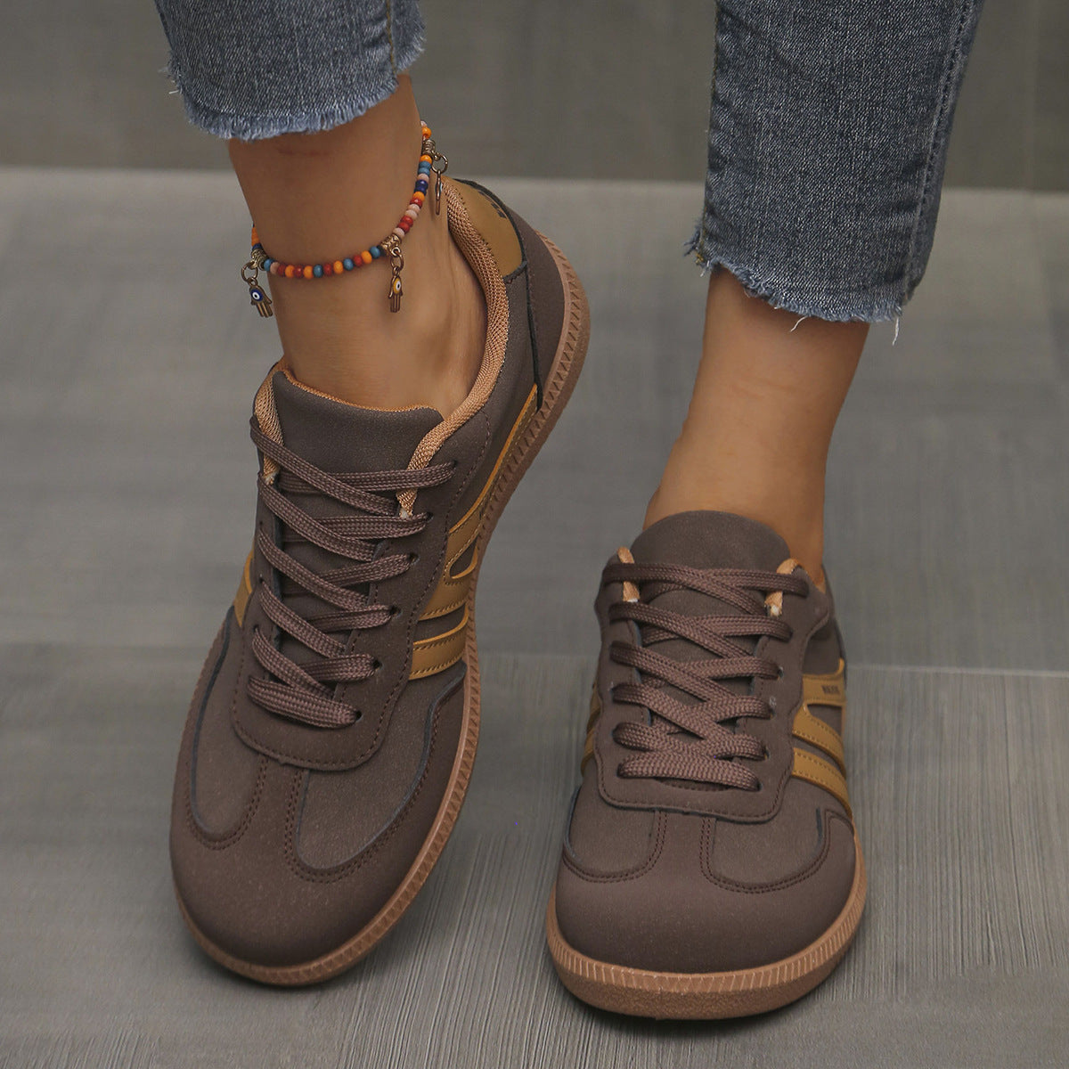 Sneakers donna con lacci e stampa leopardata dal design casual