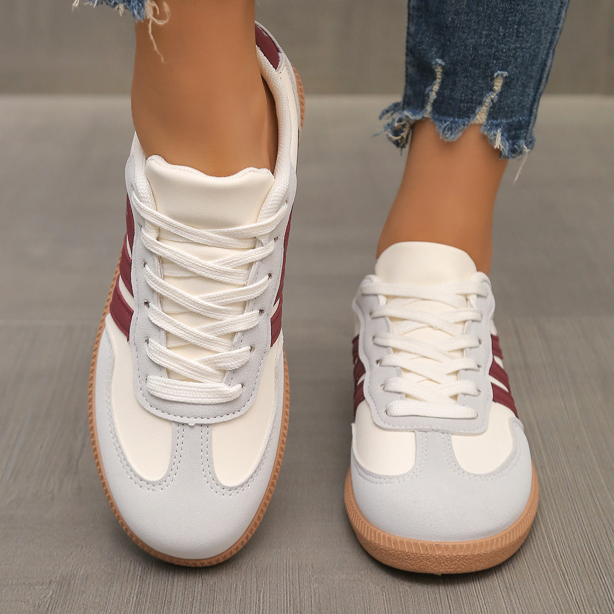 Sneakers donna con lacci e stampa leopardata dal design casual