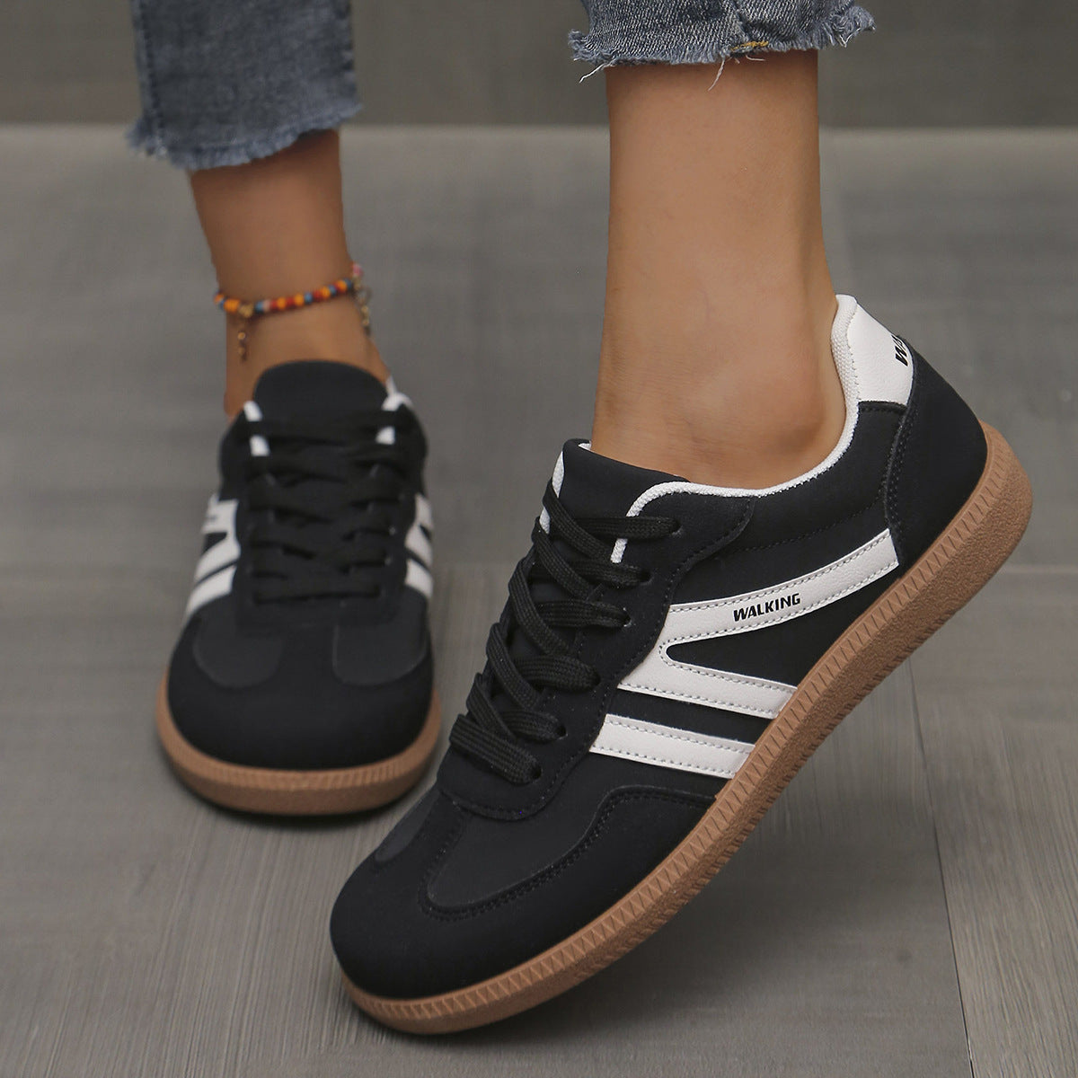 Sneakers donna con lacci e stampa leopardata dal design casual