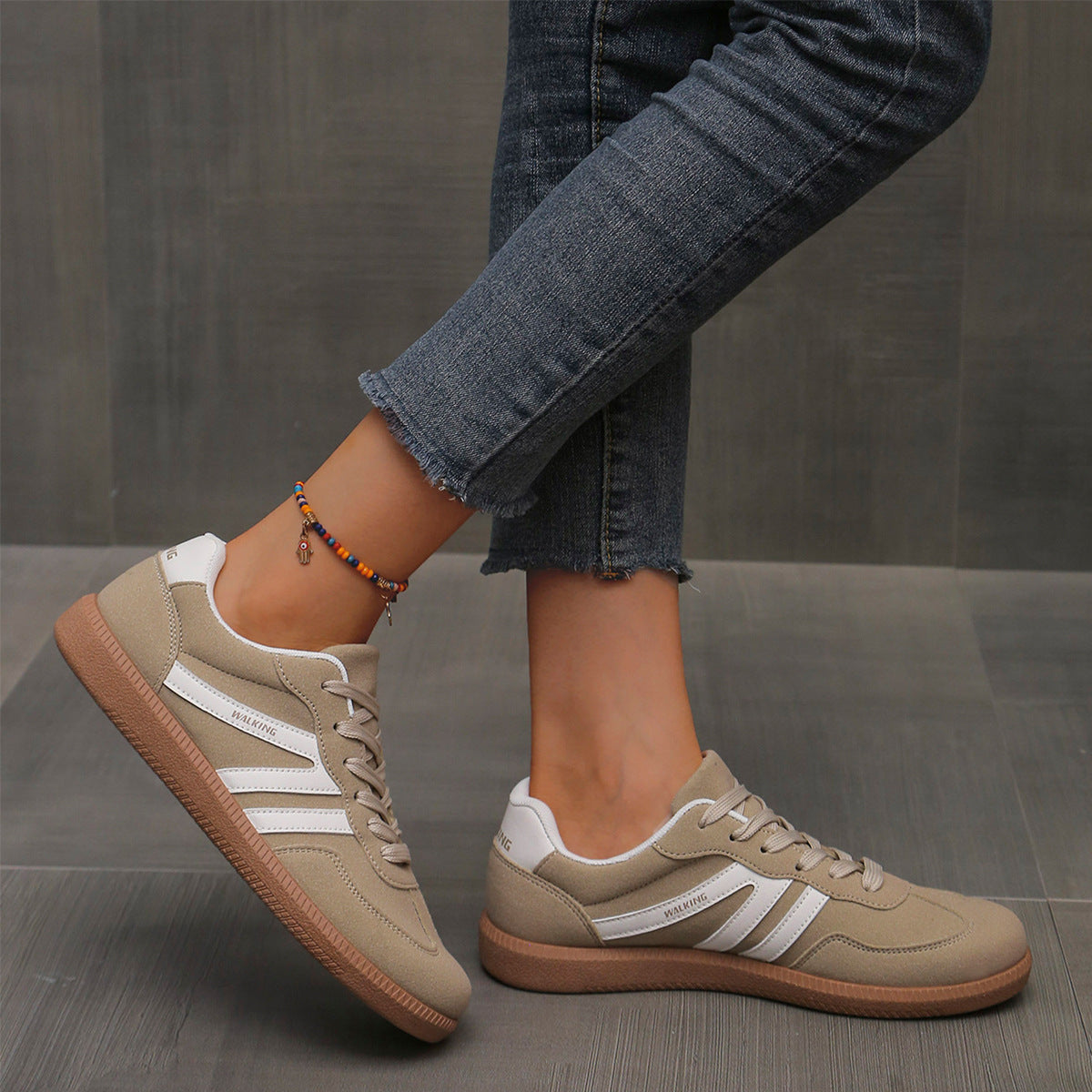 Sneakers donna con lacci e stampa leopardata dal design casual