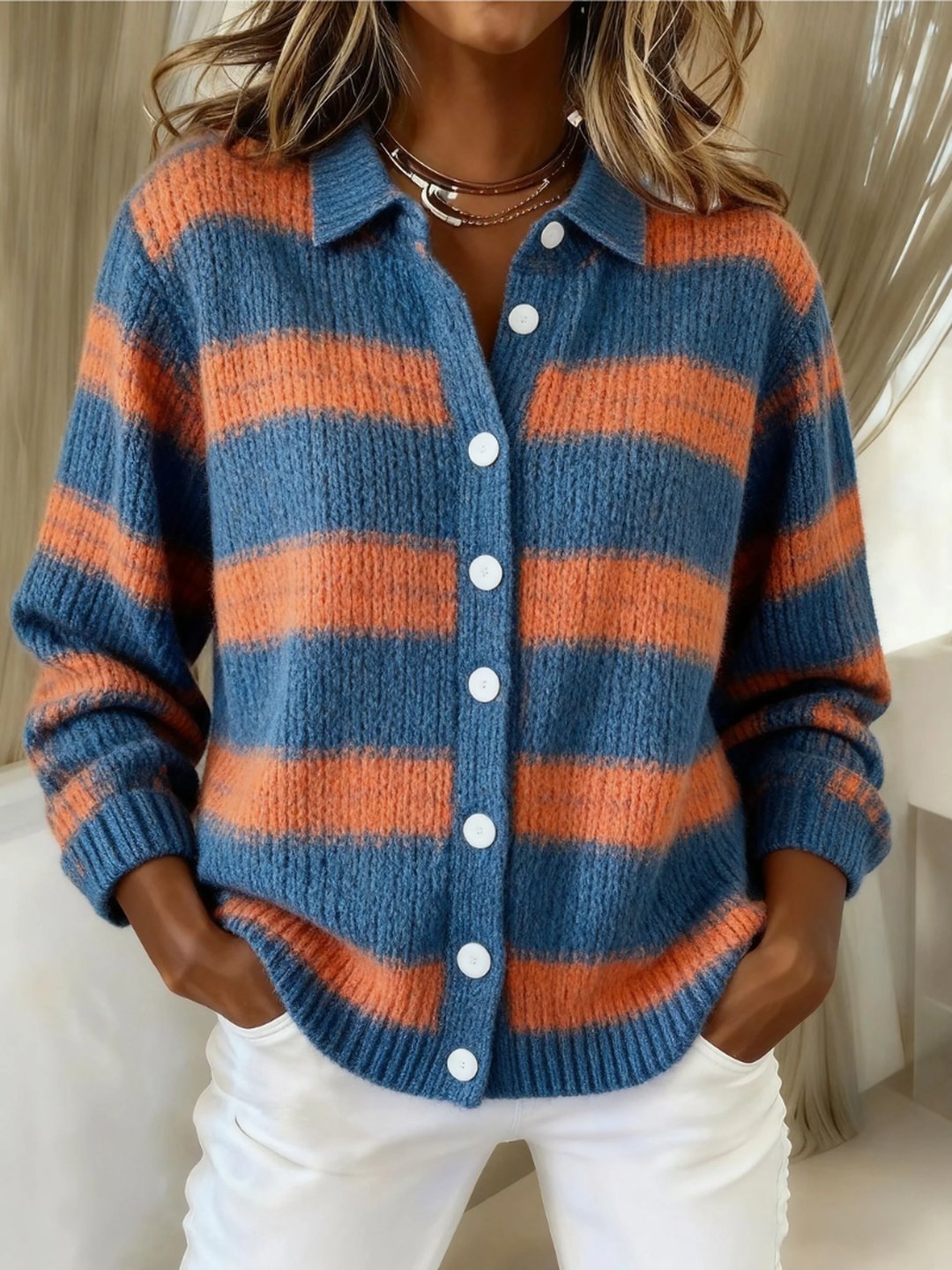 Cardigan donna a righe con bottoni e colletto classico