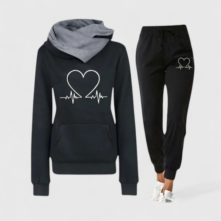 Completo donna con felpa con cappuccio e pantaloni comodi