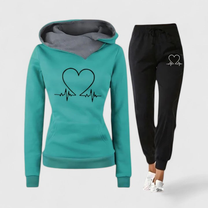 Completo donna con felpa con cappuccio e pantaloni comodi