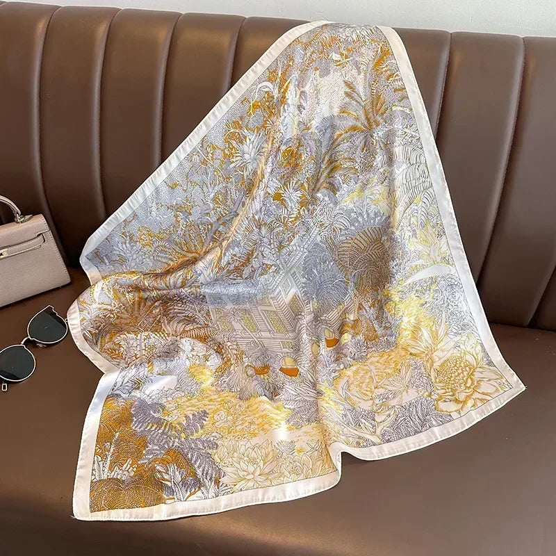 Foulard donna fatto a mano in raso satinato con stampa elegante