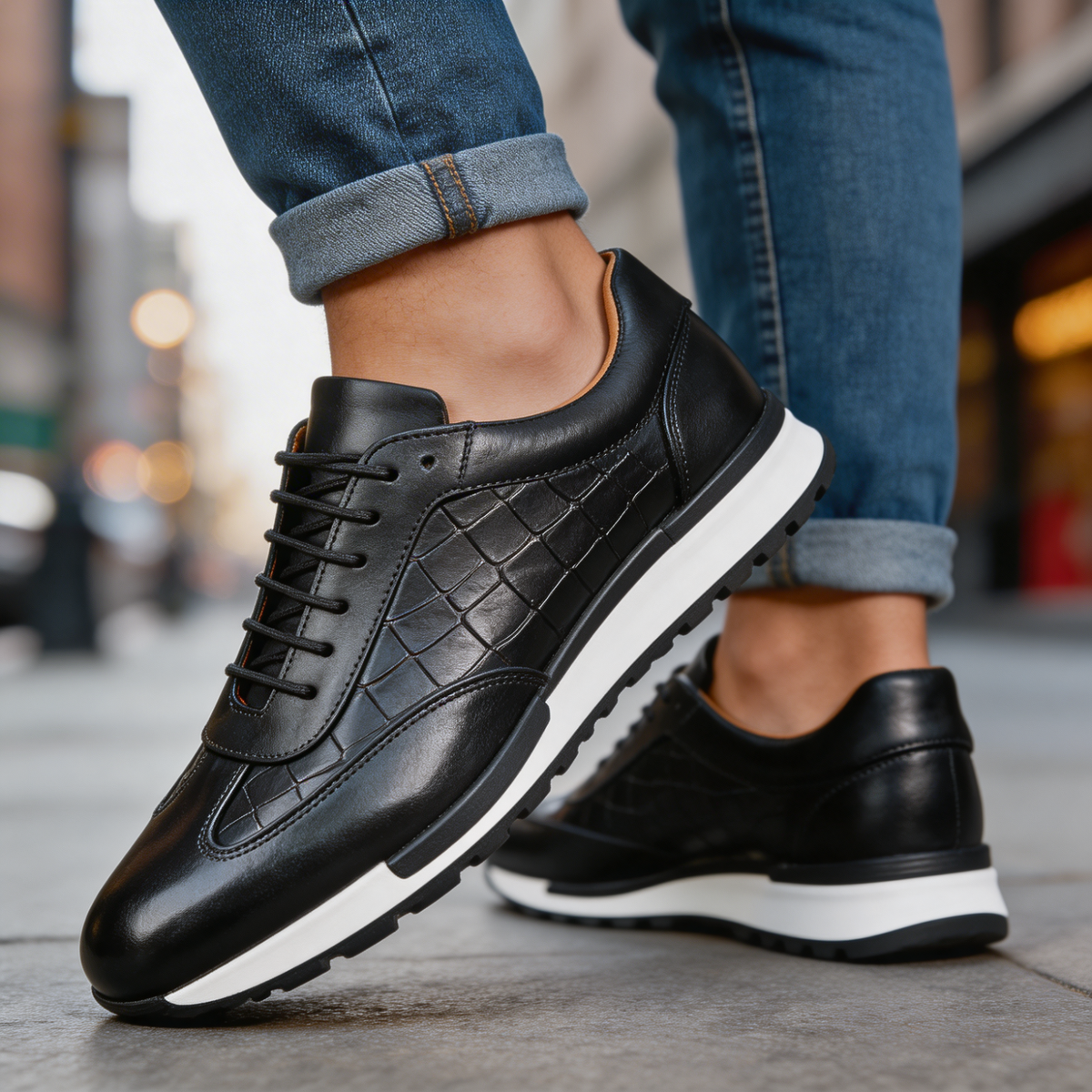 Sneakers uomo in pelle con texture effetto coccodrillo