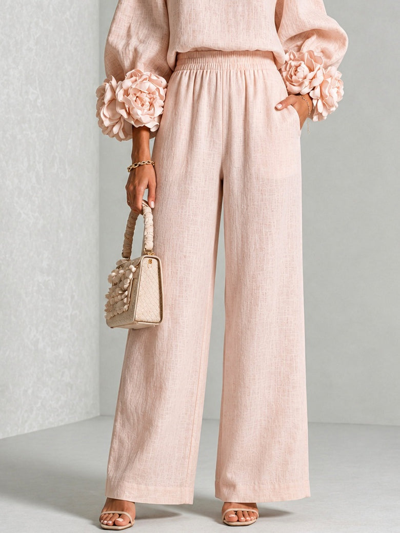 Completo donna elegante con maniche floreali e pantaloni larghi