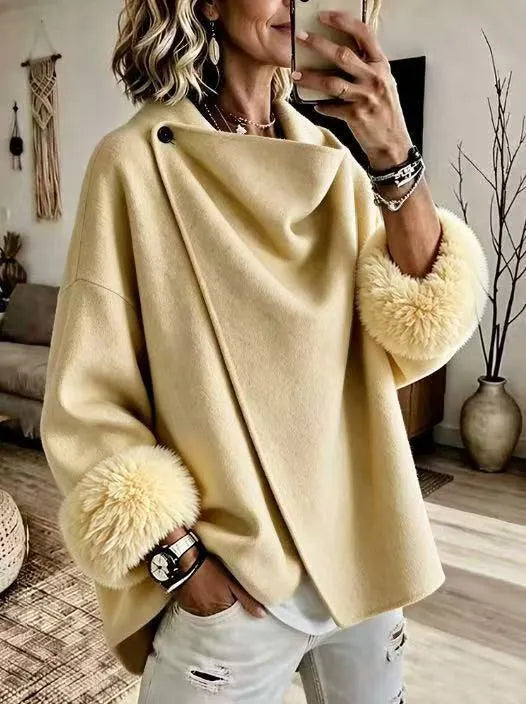 Giacca donna drappeggiata con polsini in pelliccia sintetica