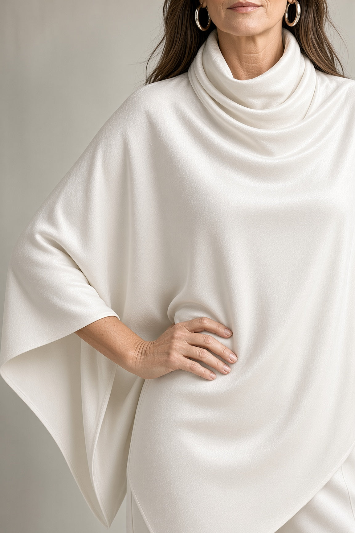 Completo donna in velluto con top drappeggiato e pantaloni palazzo
