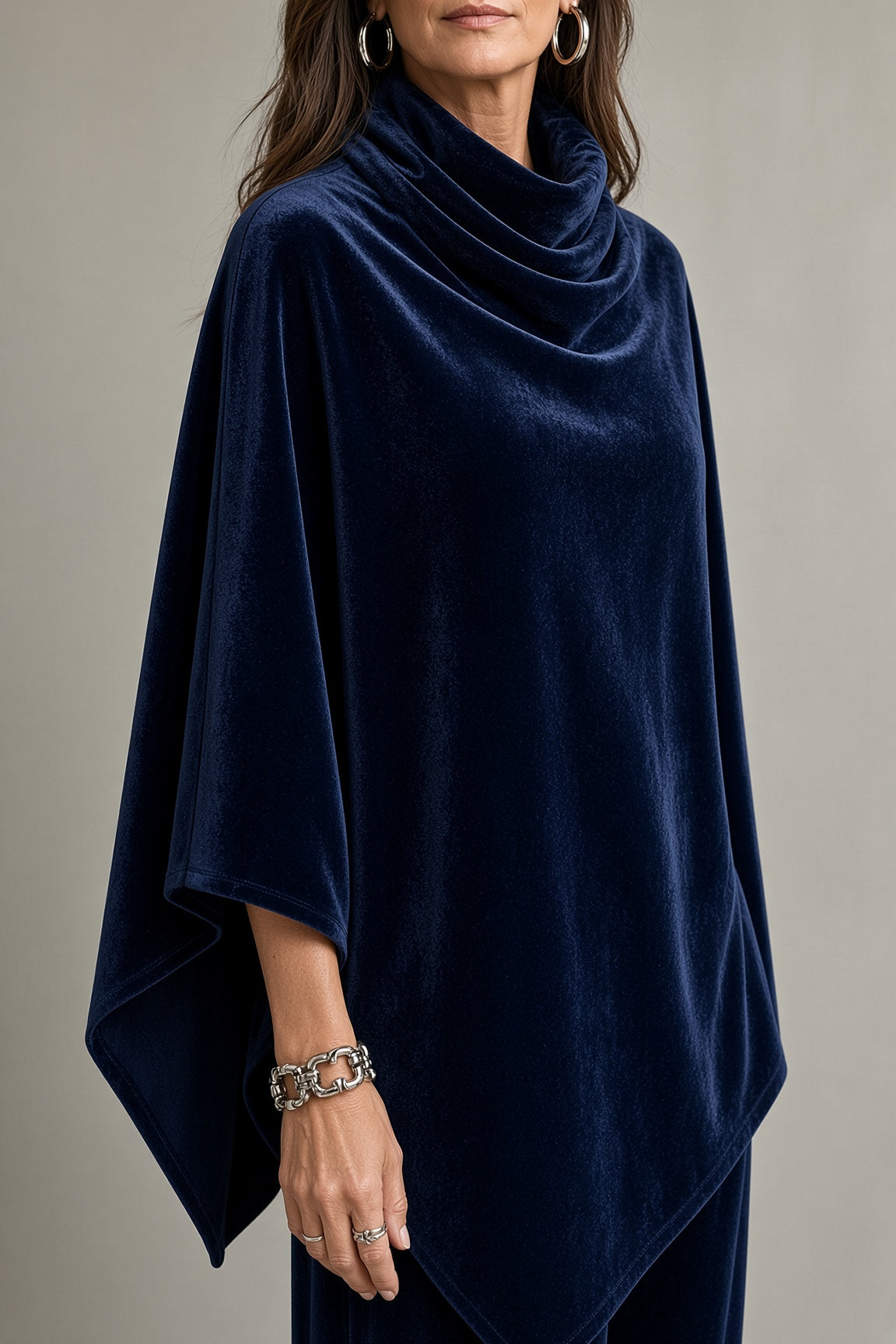 Completo donna in velluto con top drappeggiato e pantaloni palazzo