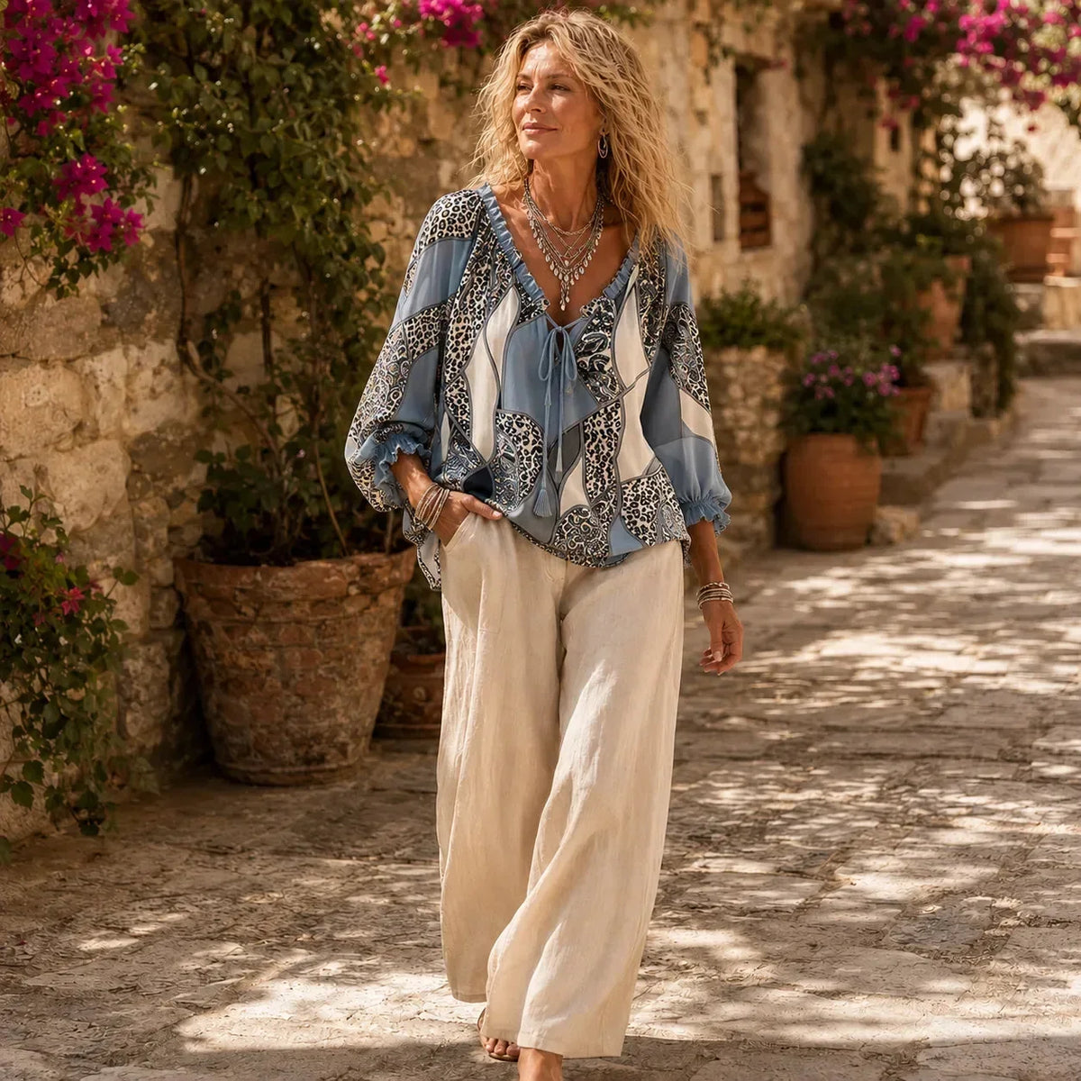 Blusa donna patchwork con scollo a V e dettagli volant