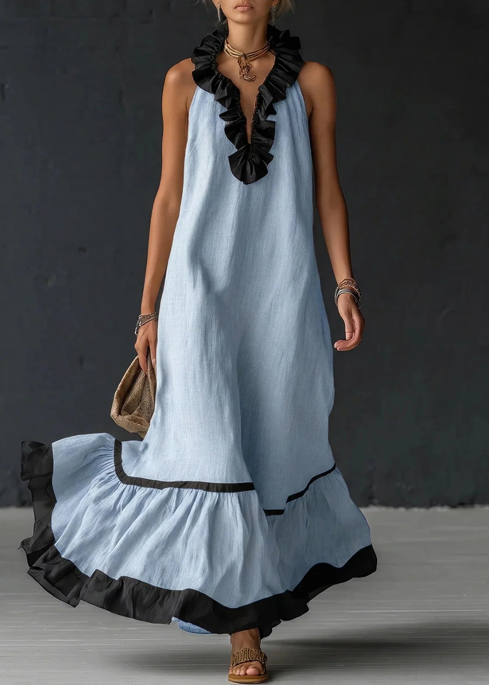 Abito lungo da donna fluido con volant a contrasto chic