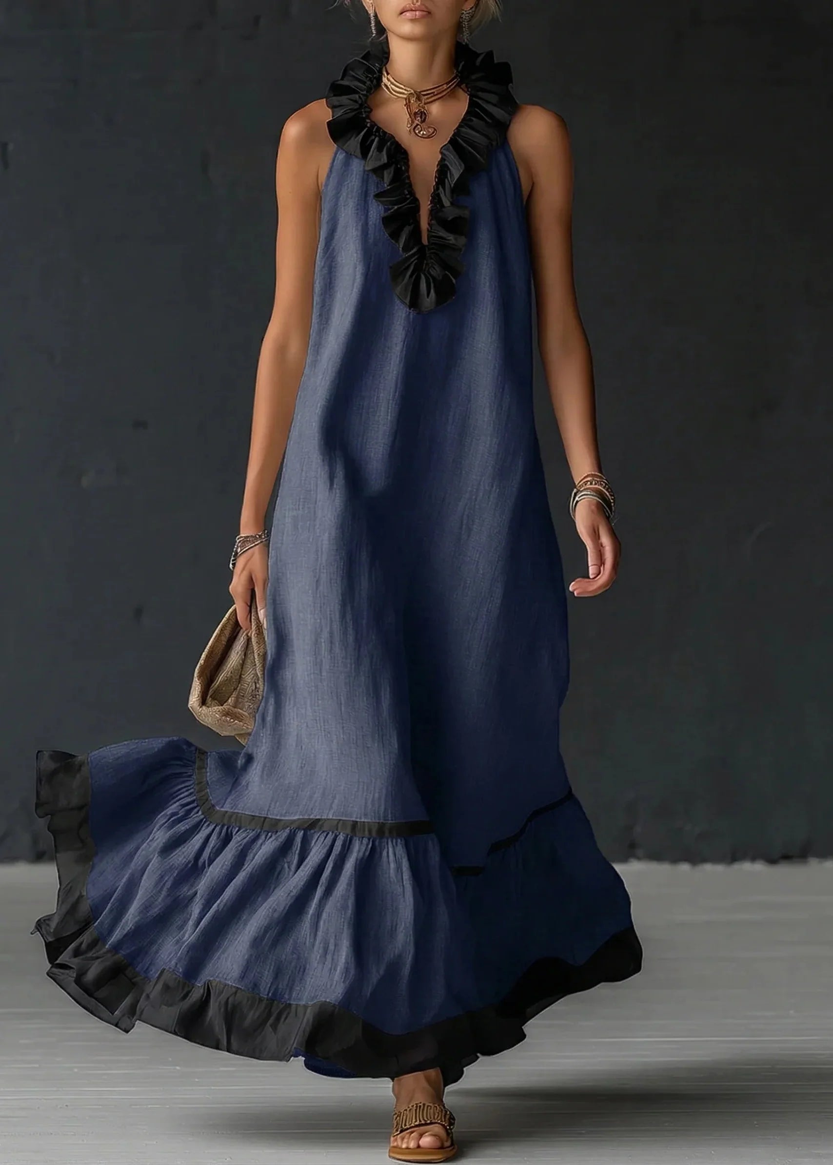 Abito lungo da donna fluido con volant a contrasto chic