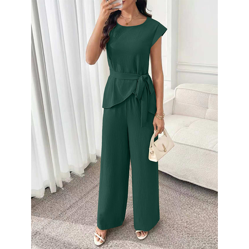 Completo da donna elegante con pantaloni a gamba larga