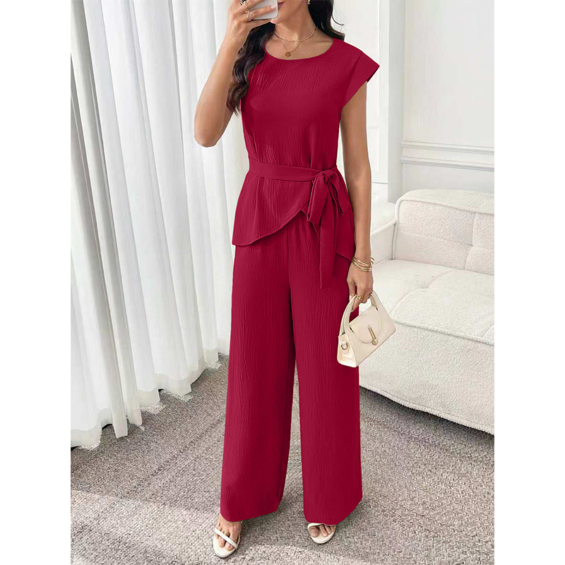 Completo da donna elegante con pantaloni a gamba larga