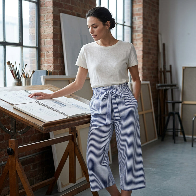Pantaloni da donna a gamba larga con vita paperbag