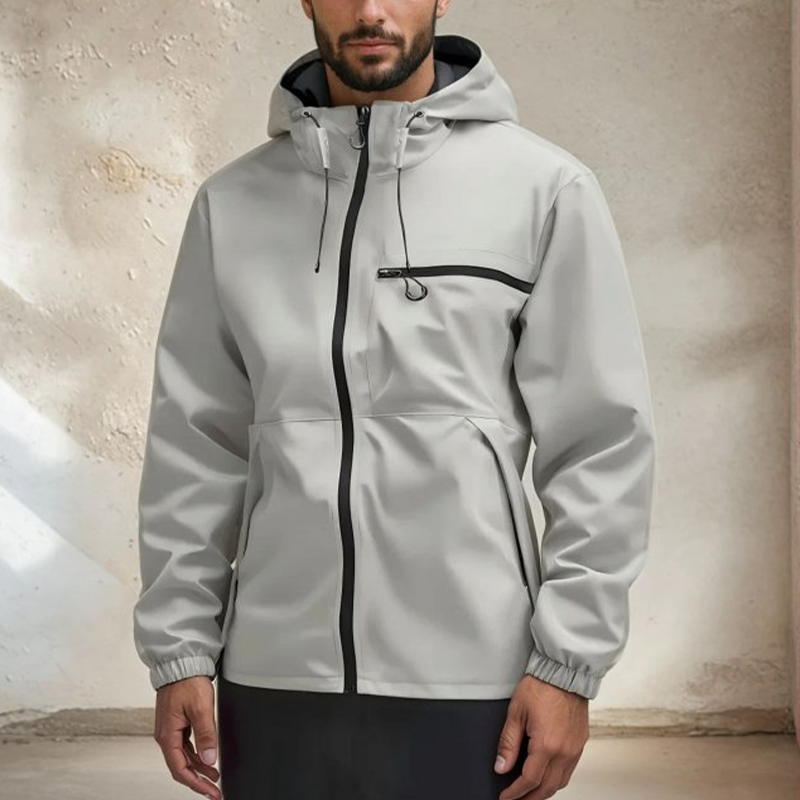 Giacca uomo con cappuccio regolabile e tasche multiple