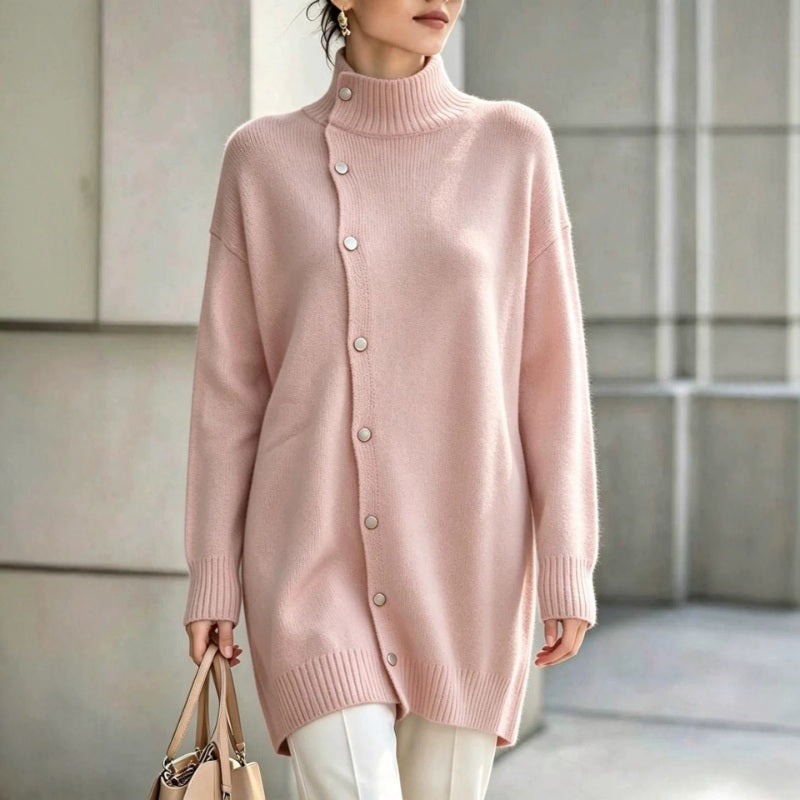Maglione donna oversize con collo alto e bottoni asimmetrici