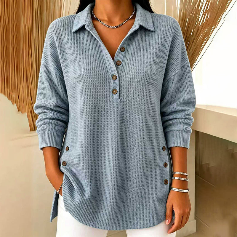 Top donna in maglia goffrata con collo polo e bottoni