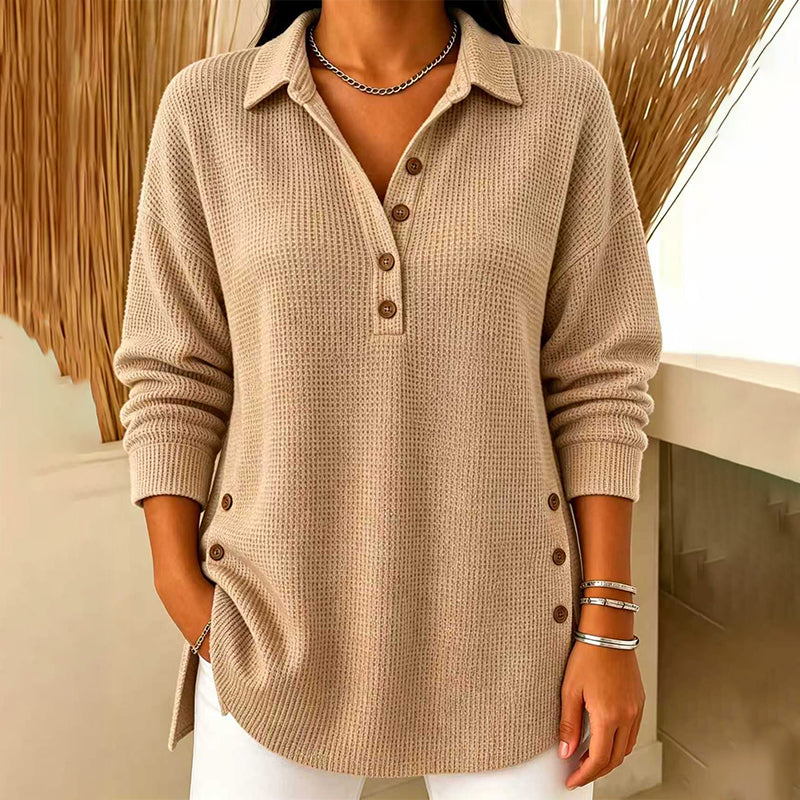 Top donna in maglia goffrata con collo polo e bottoni