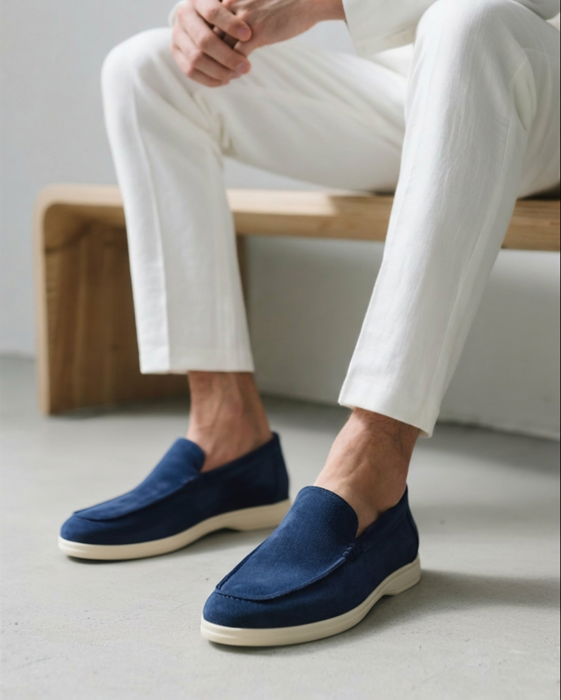 Mocassini uomo in suede slip-on con cuciture eleganti