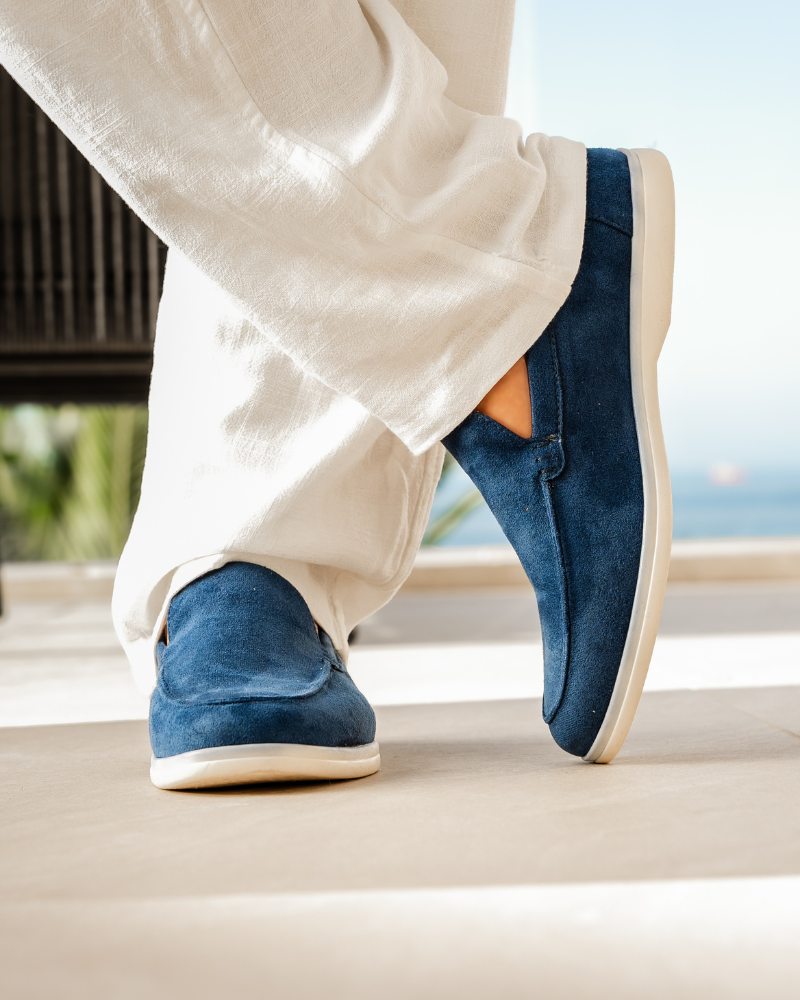 Mocassini uomo in suede slip-on con cuciture eleganti