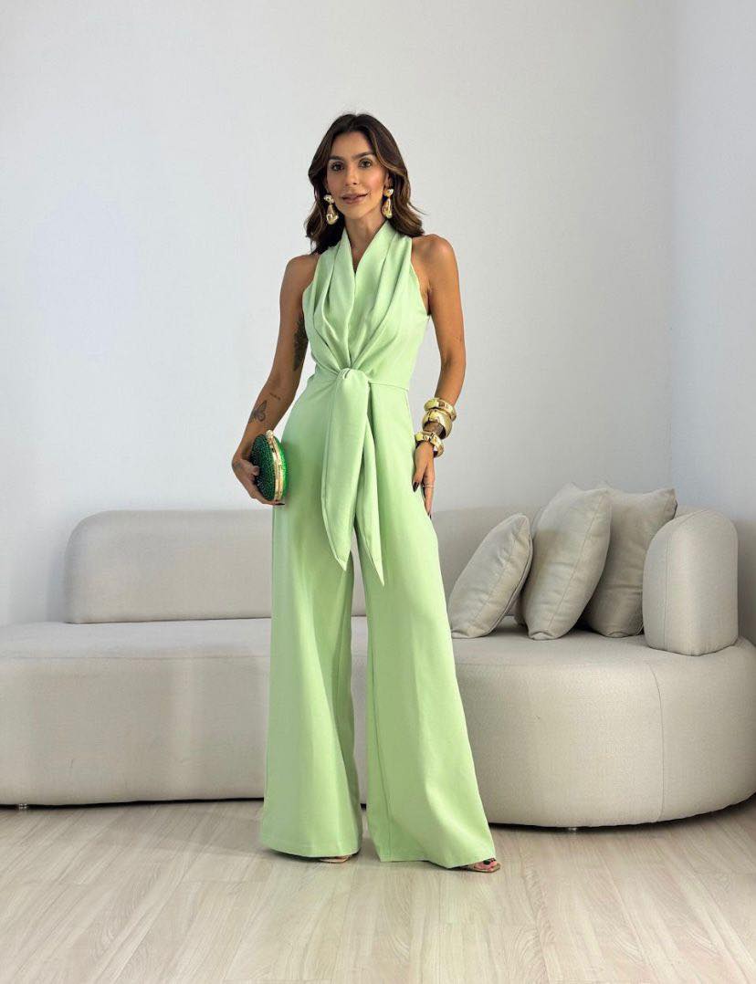 Tuta donna elegante con scollo halter e pantaloni larghi