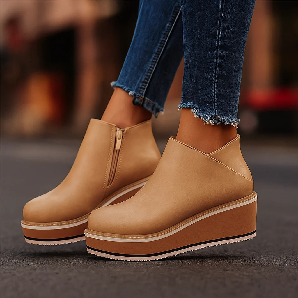 Stivaletti donna con zeppa platform e chiusura zip laterale