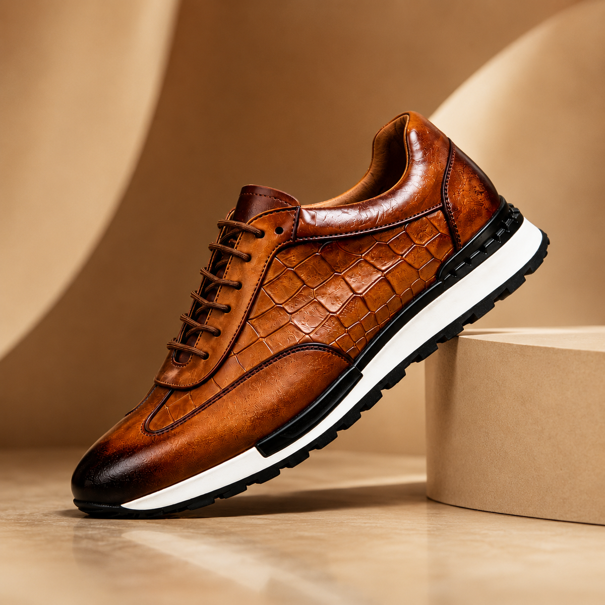 Sneakers uomo in pelle con texture effetto coccodrillo