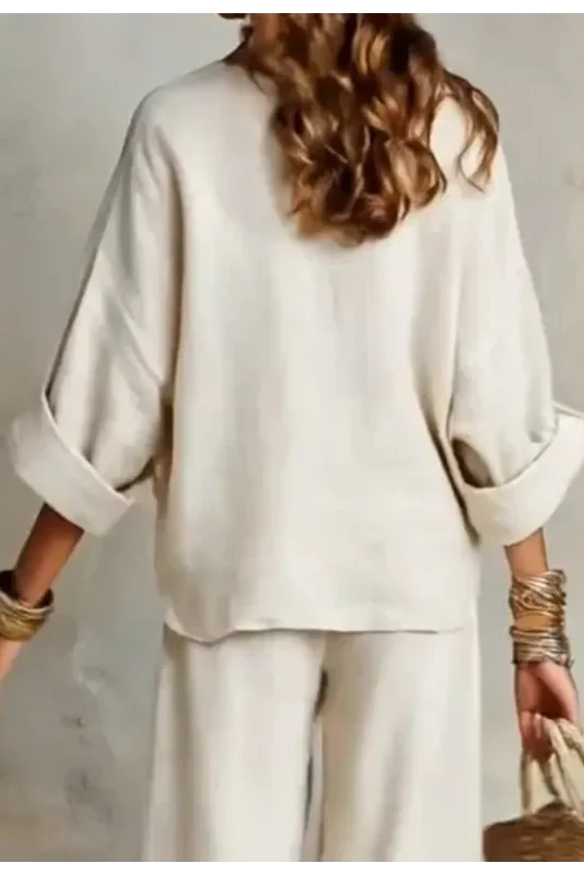 Completo donna fluido con scollo a V