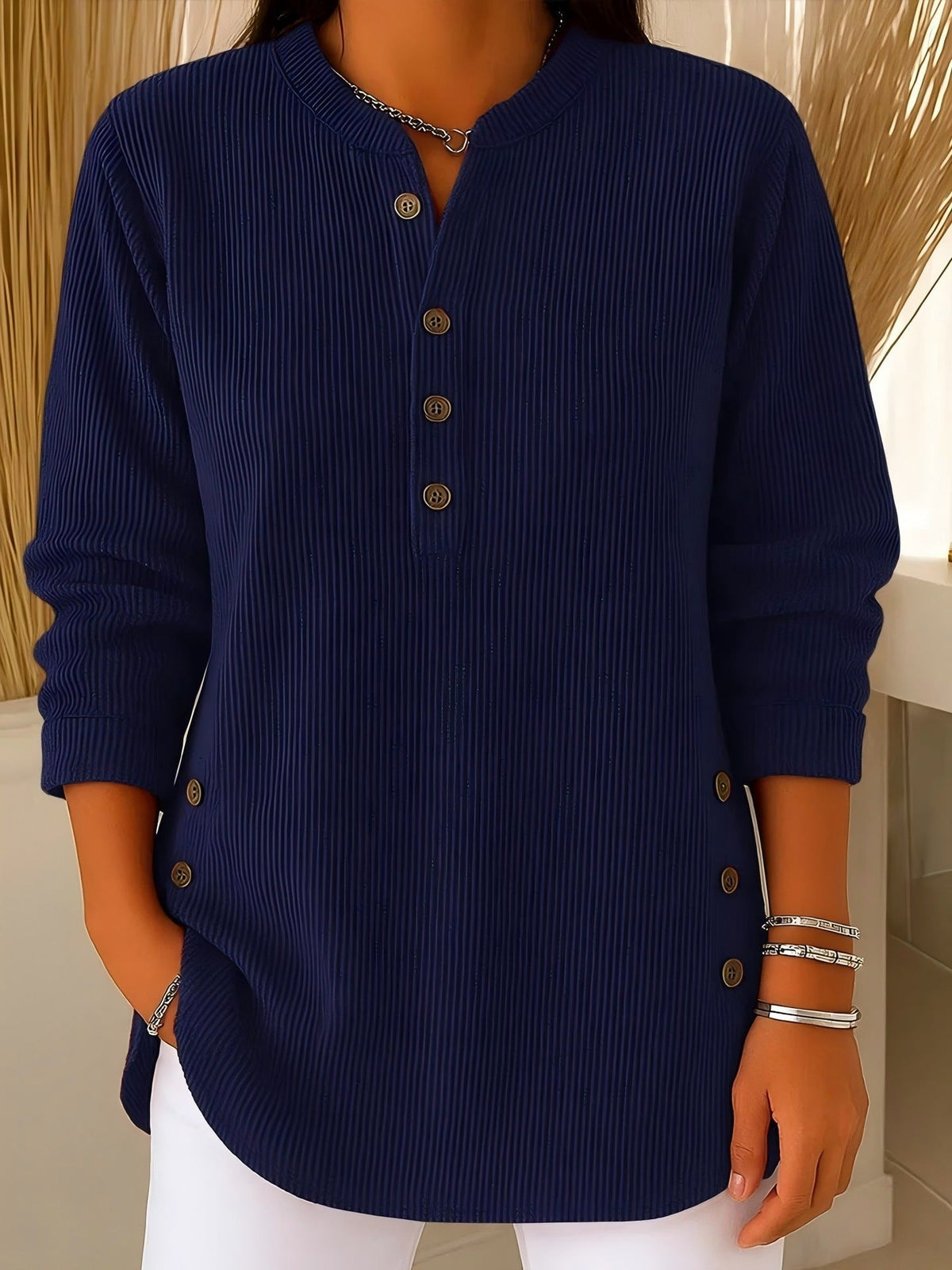 Blusa donna testurizzata con bottoni laterali e maniche lunghe
