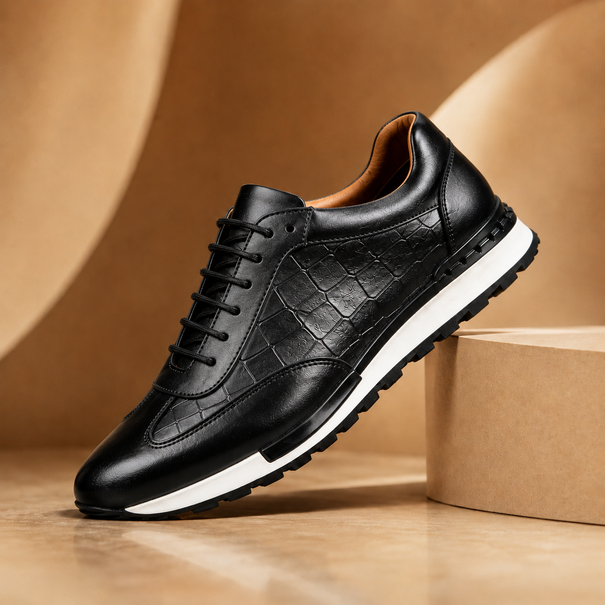 Sneakers uomo in pelle con texture effetto coccodrillo