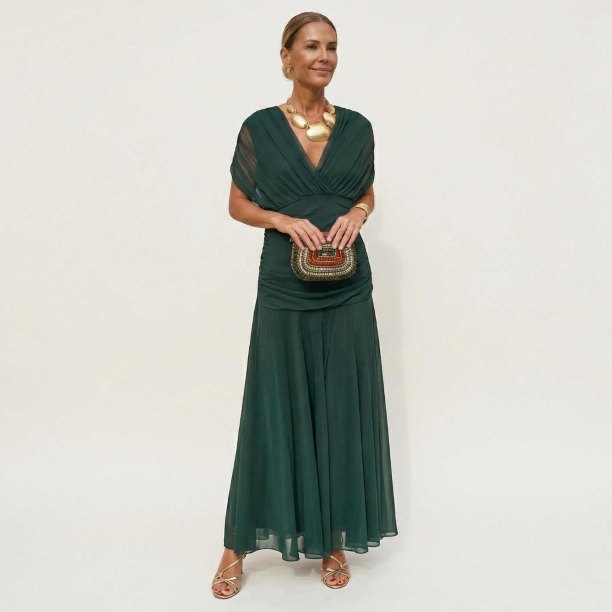 Abito lungo da donna elegante con scollo drappeggiato