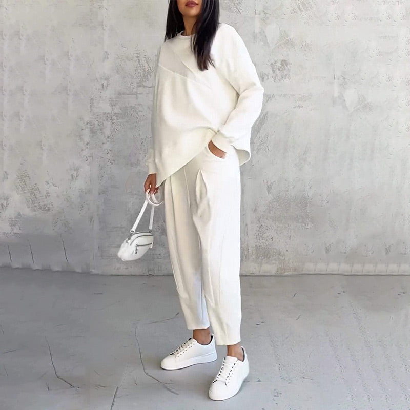 Completo donna con felpa asimmetrica e pantaloni comodi