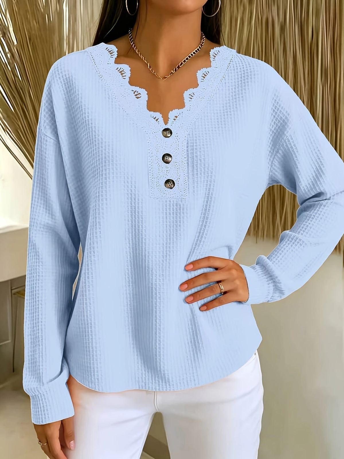 Top donna testurizzato con scollo a V in pizzo