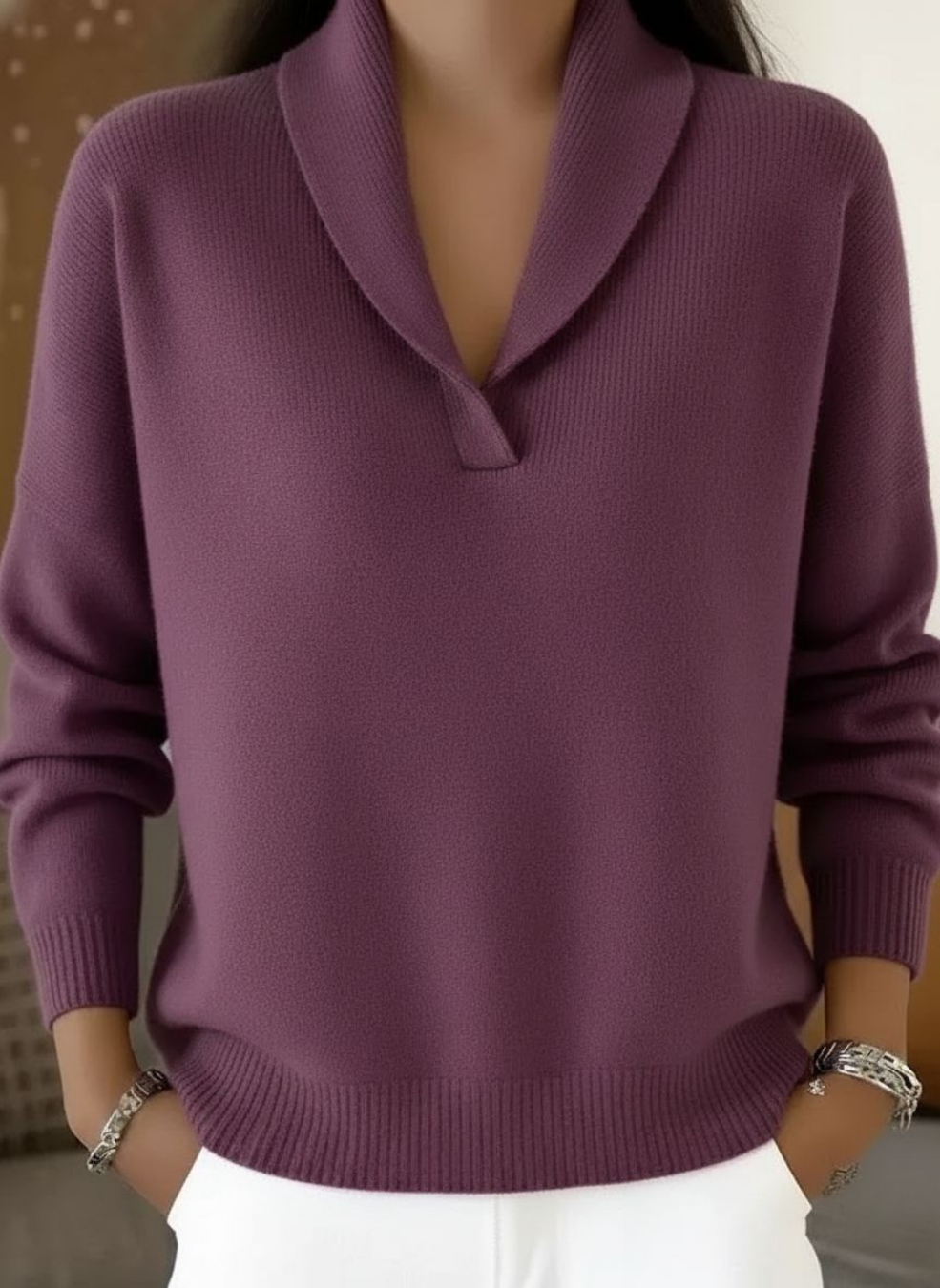 Maglione donna elegante con scollo a V e colletto morbido