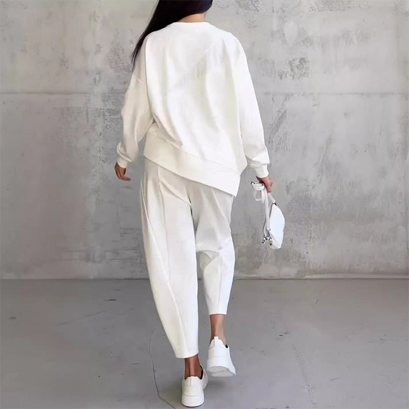 Completo donna con felpa asimmetrica e pantaloni comodi