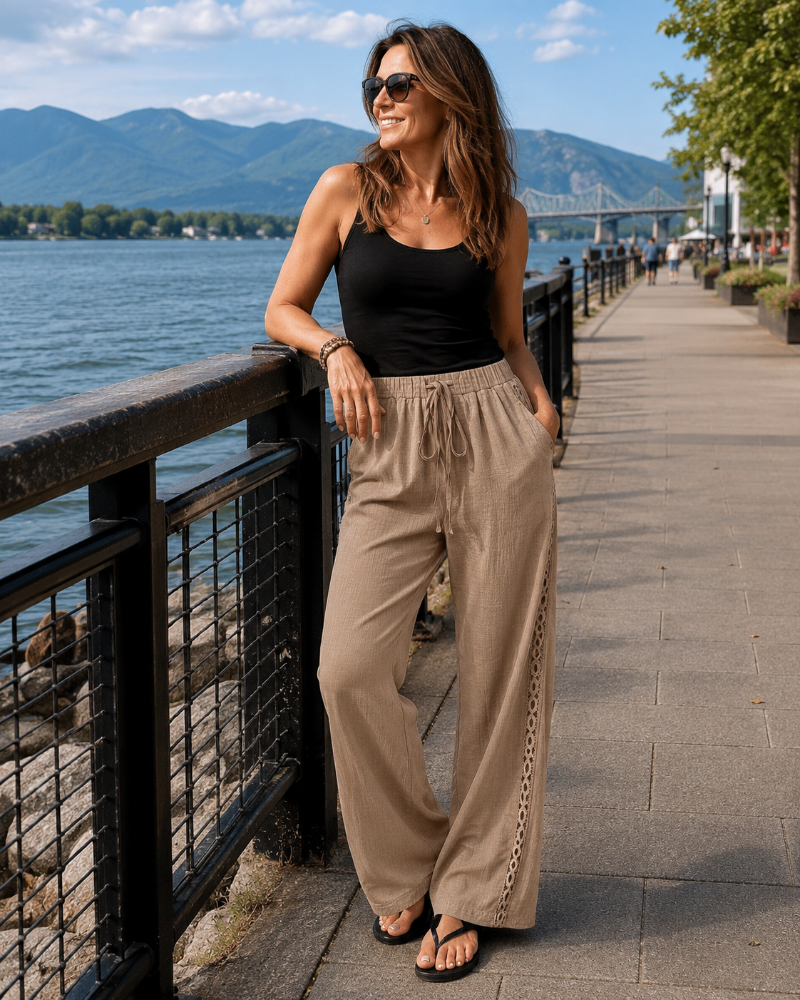 Pantaloni donna bohemien con pizzo laterale e cordino