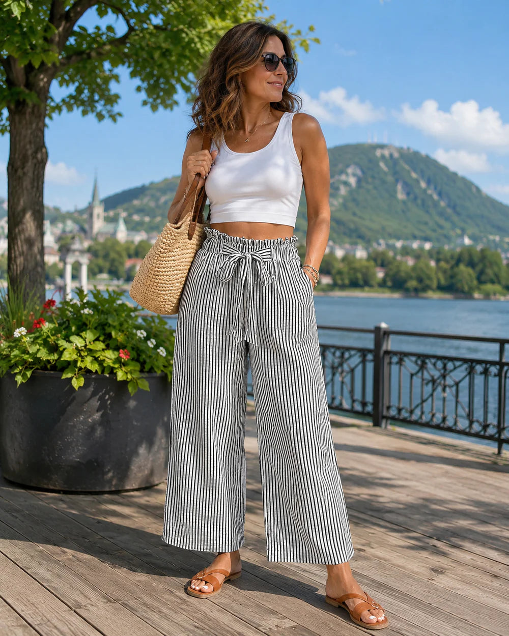 Pantaloni da donna a gamba larga con vita paperbag